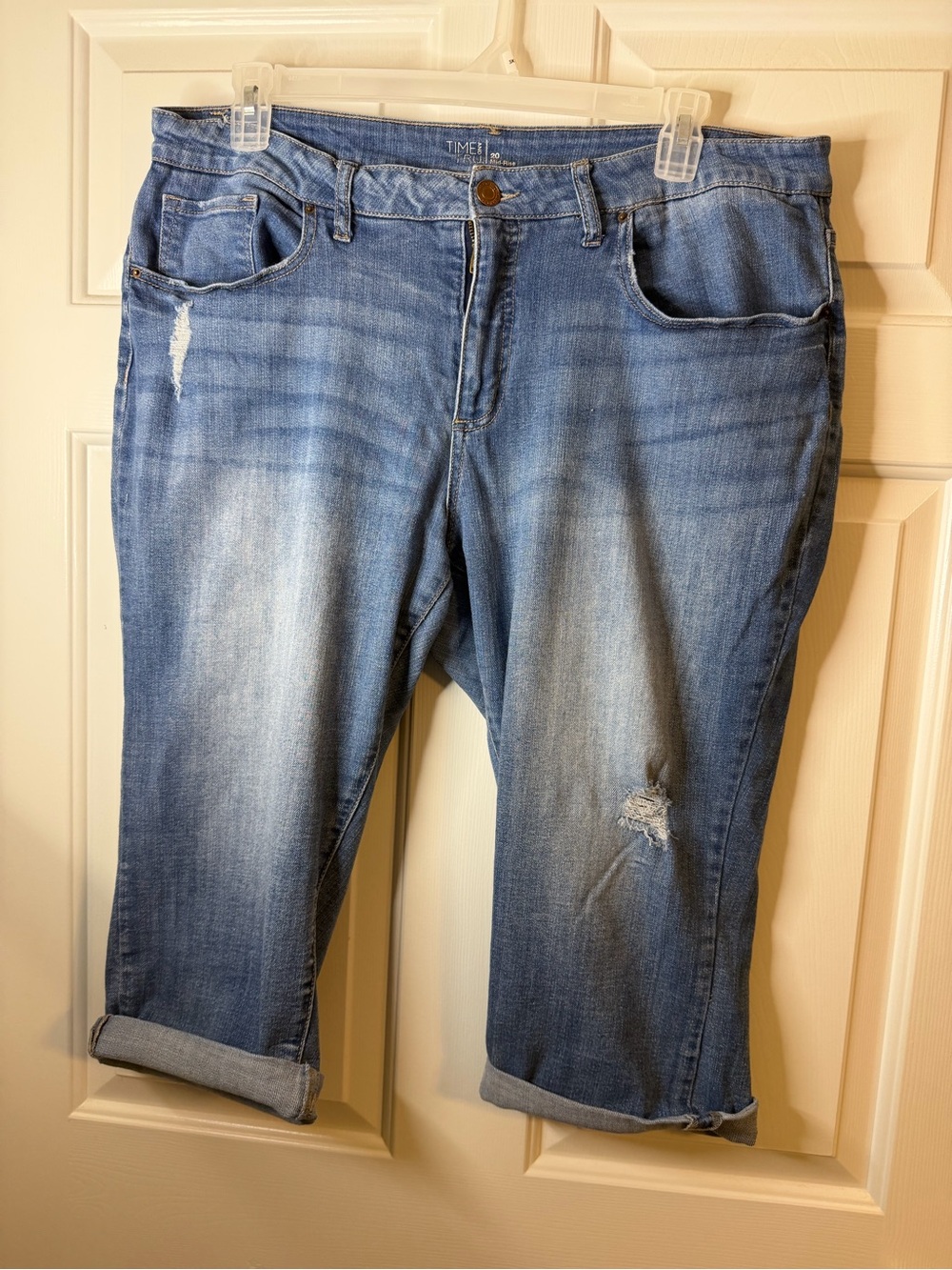 Time and Tru Light Blue Distressed Cropped Jeans Sz 20